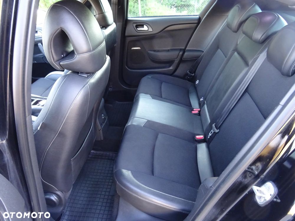 Citroën DS4 1.6 e-HDi SoChic MCP - 11