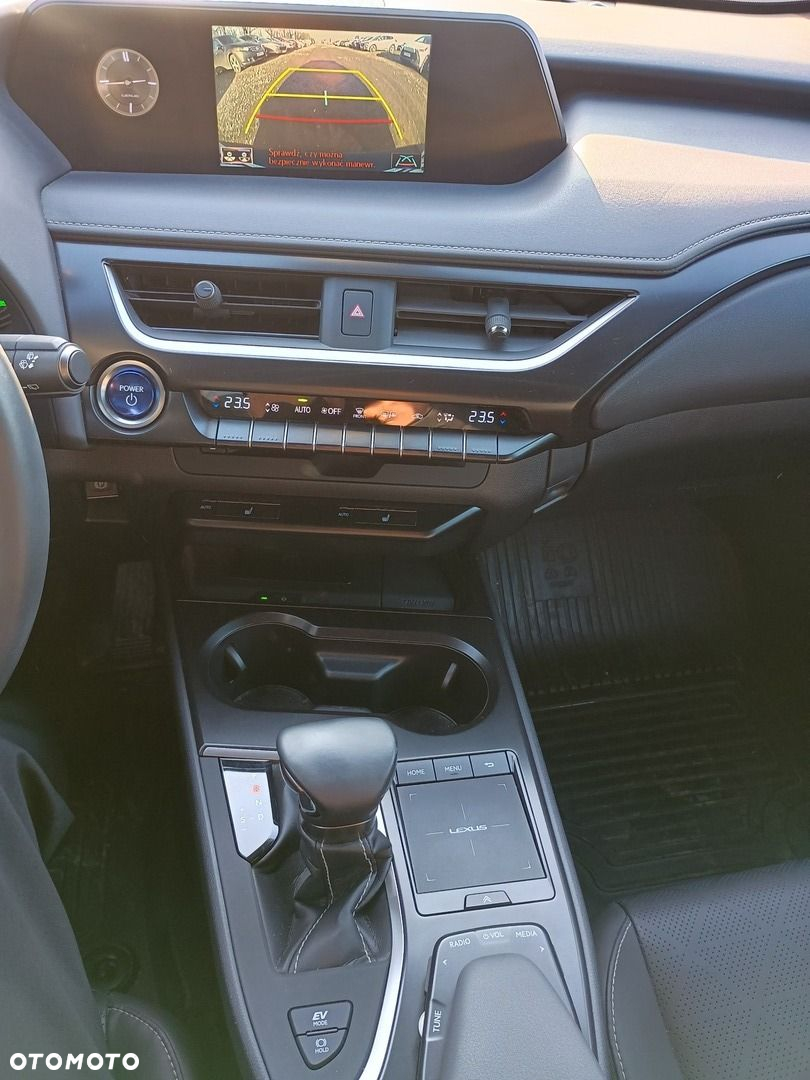 Lexus UX - 14