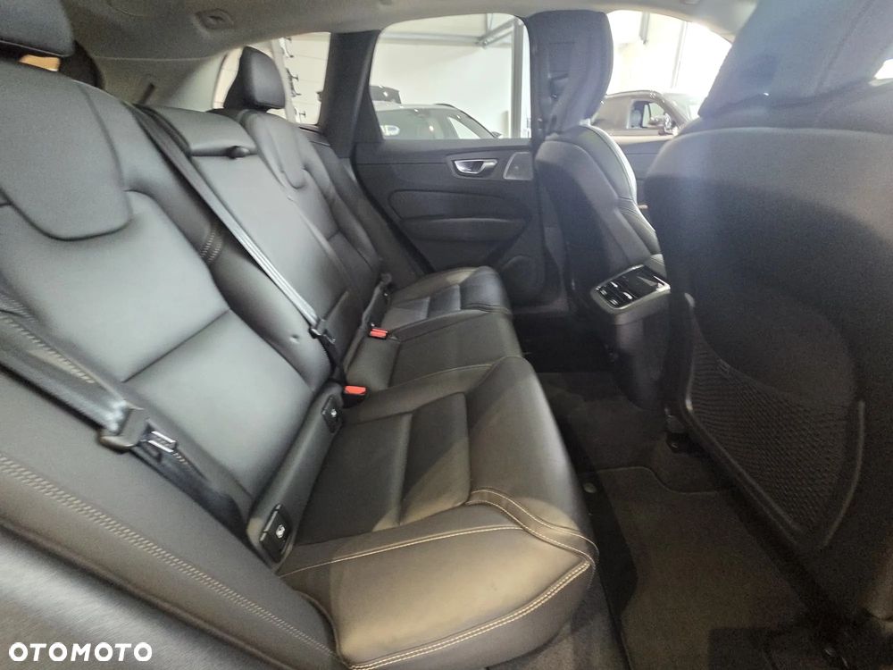 Volvo XC 60 B5 B AWD Ultimate Dark - 23
