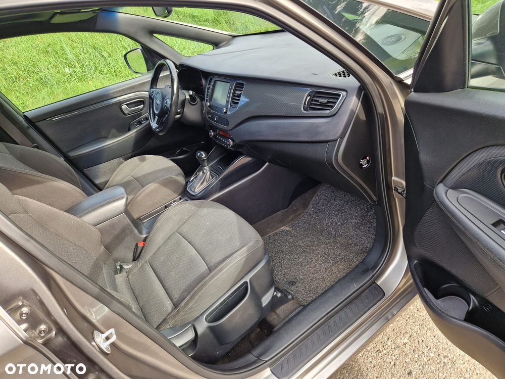 Kia Carens - 11