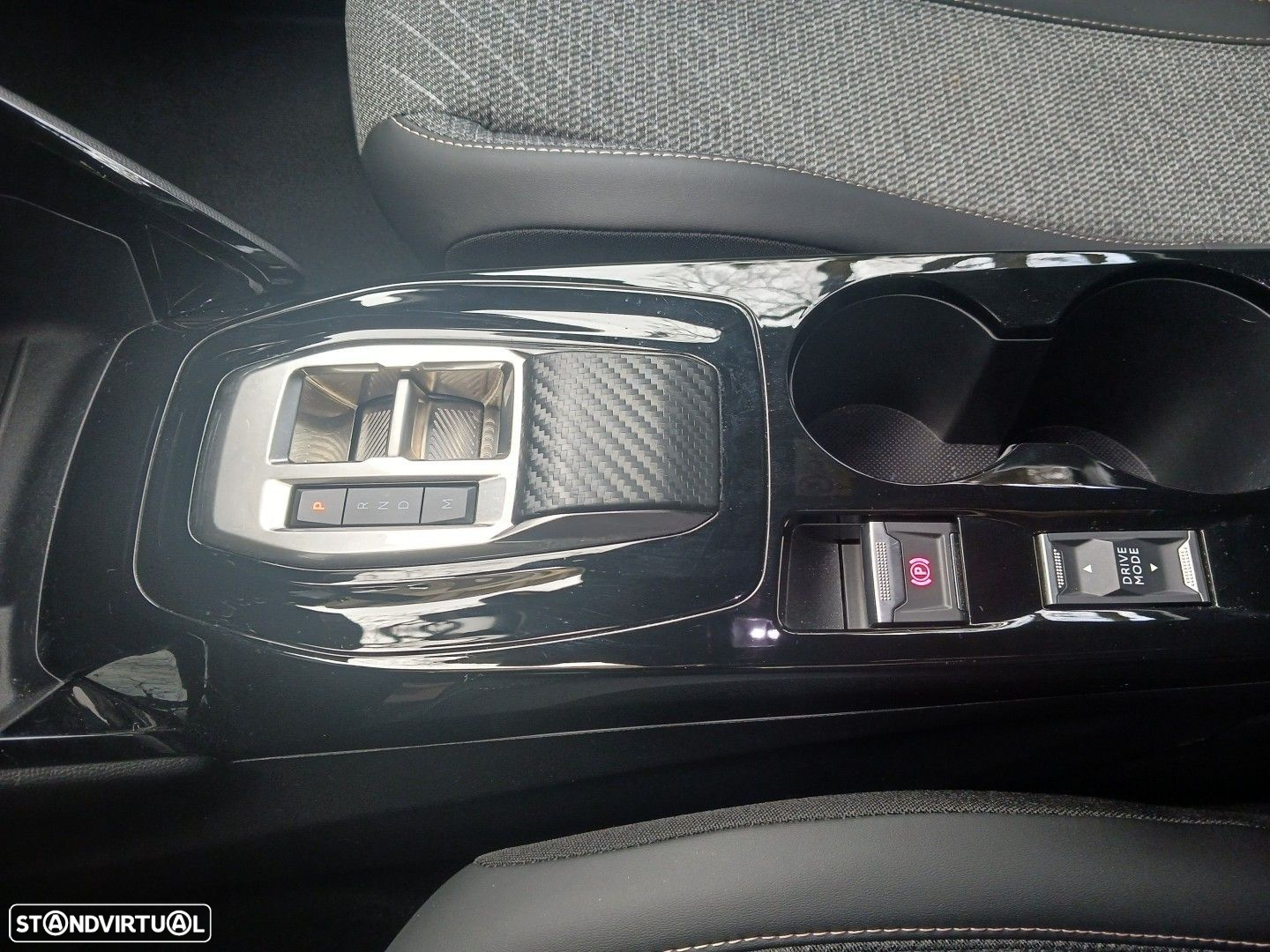 Peugeot 2008 1.2 PureTech Allure EAT8 - 20