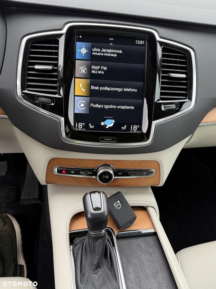 Volvo XC 90 T6 AWD Geartronic Momentum - 11