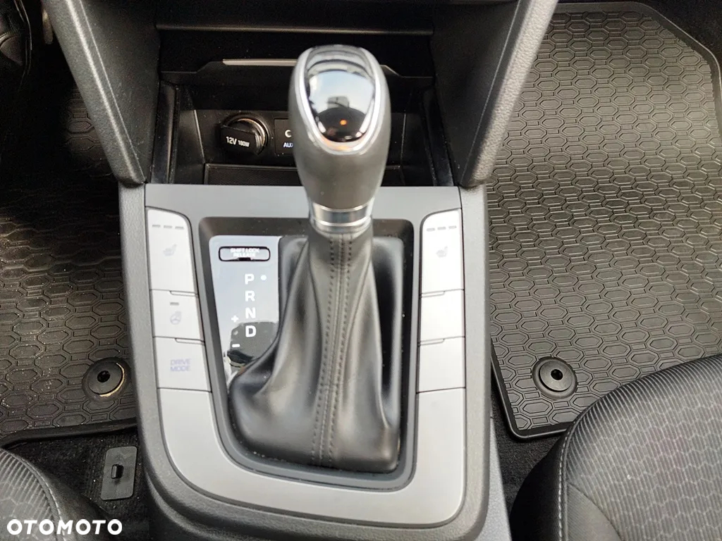 Hyundai Elantra - 17