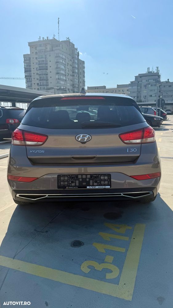 Hyundai i30 1.5 110CP 5DR M/T Highway - 11