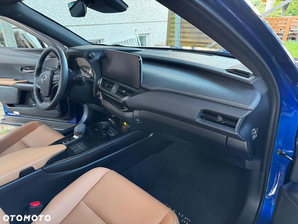 Lexus UX 300h F Sport Design - 8