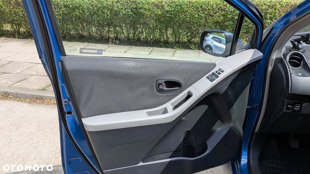 Toyota Yaris 1.3 - 20