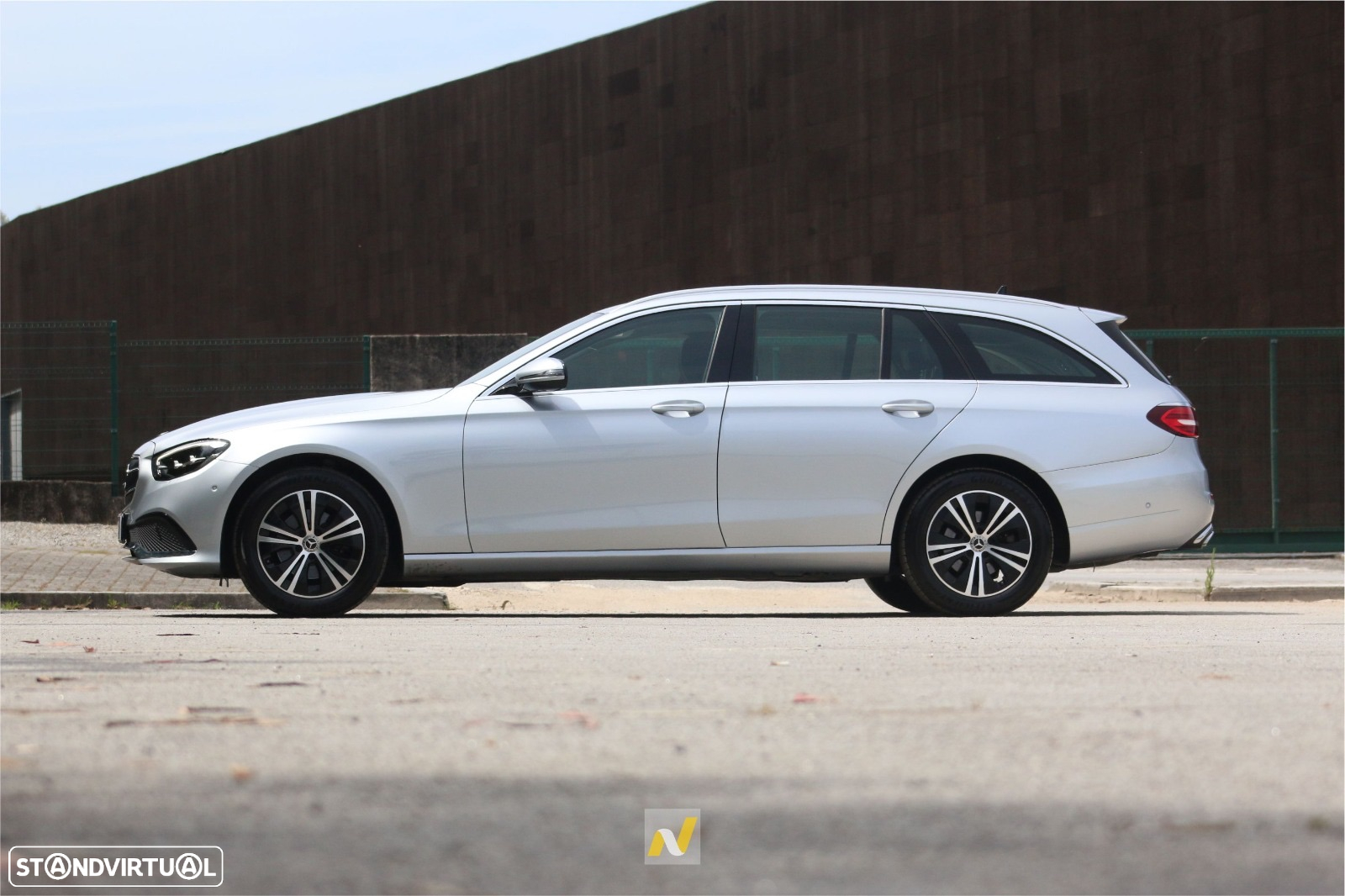 Mercedes-Benz E 220 d 4Matic T 9G-TRONIC Avantgarde - 2