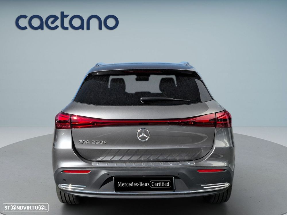 Mercedes-Benz EQA - 7