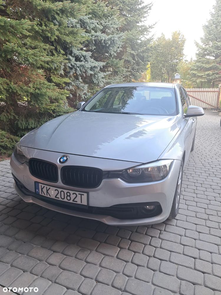 BMW Seria 3 318d - 23