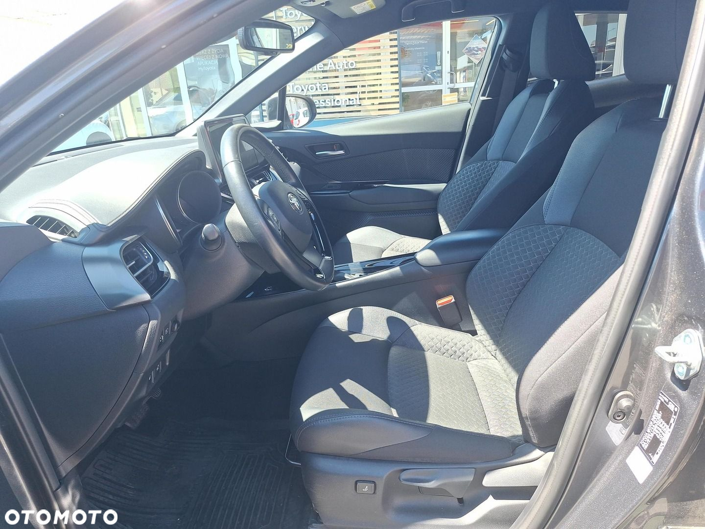 Toyota C-HR - 15