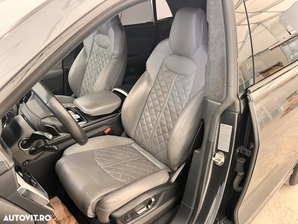 Audi SQ8 - 8