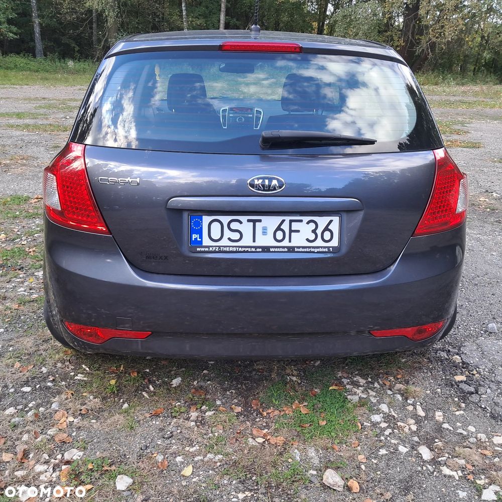 Kia Ceed 2010 photo 4