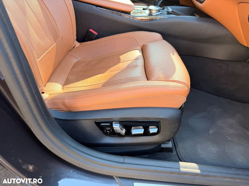 BMW Seria 5 520d xDrive AT - 22