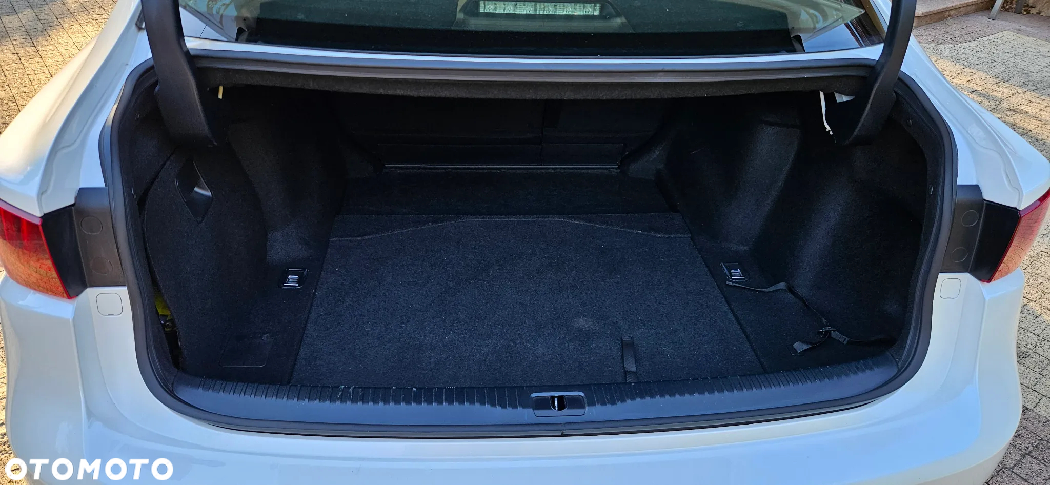 Lexus IS ver-300h-elegance - 16