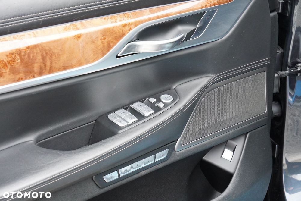 BMW Seria 7 750Li xDrive - 36