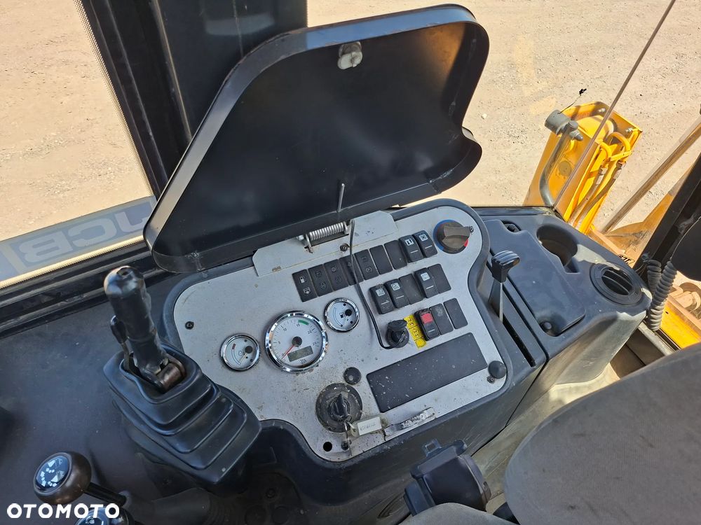 JCB 2CX - 9