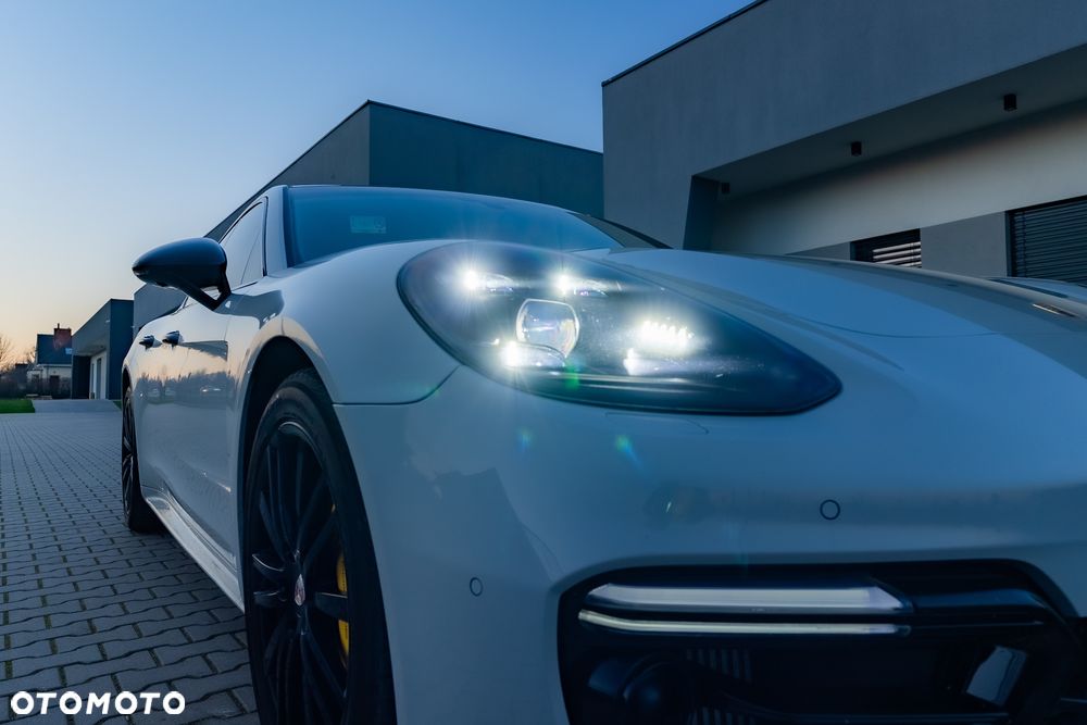 Porsche Panamera Turbo - 8