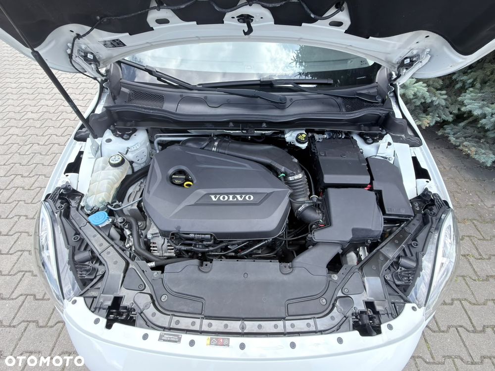 Volvo V40 T3 R-Design Momentum - 37