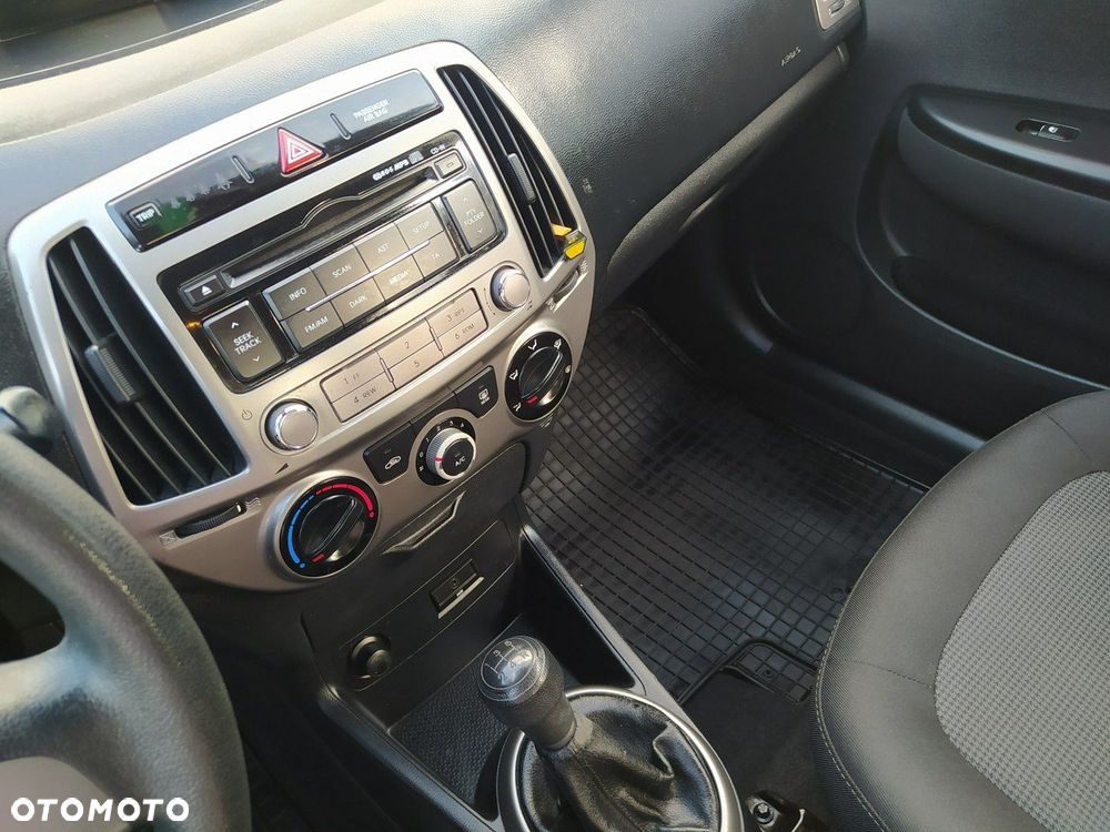 Hyundai i20 - 24