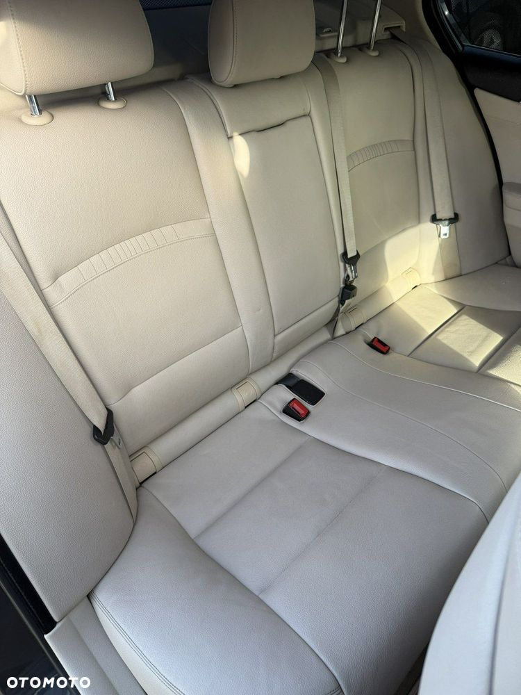 BMW Seria 5 528i xDrive Luxury Line - 16