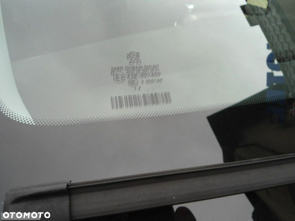 Peugeot 2008 1.6 e-HDi Allure S&S - 21