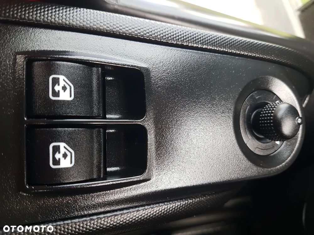 Iveco 50C18 DAILY 12EP PLANDEKA FIRANKA 5,11x2,45x2,35 SPANIE 3500 KG SKRZYNIA ŁADUNKOWA PAKA KLIMATRONIK TEMPOMAT OGRZEWANIE POSTOJOWE - 9