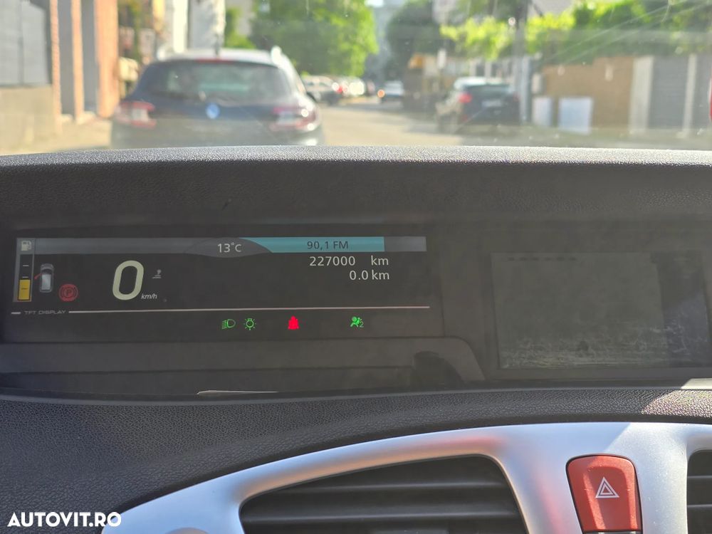 Renault Grand Scenic 1.9dCi Privilege - 11