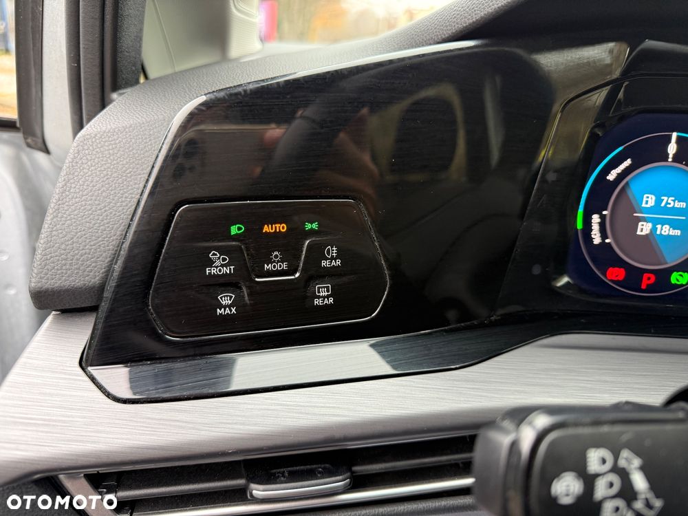 Volkswagen Golf - 37