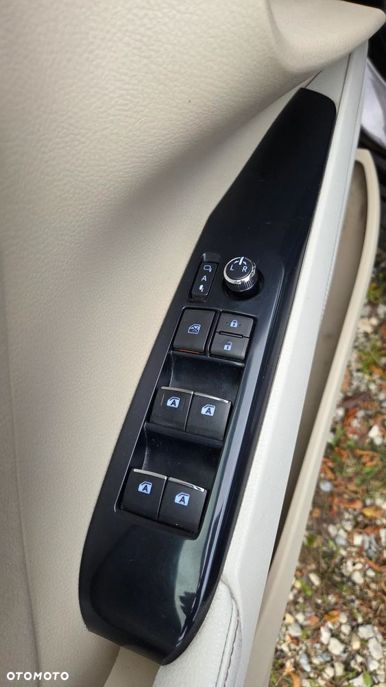 Toyota Camry 2.5 Hybrid Executive CVT - 17