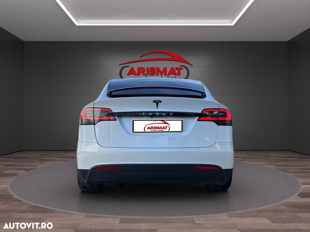 Tesla Model X - 18