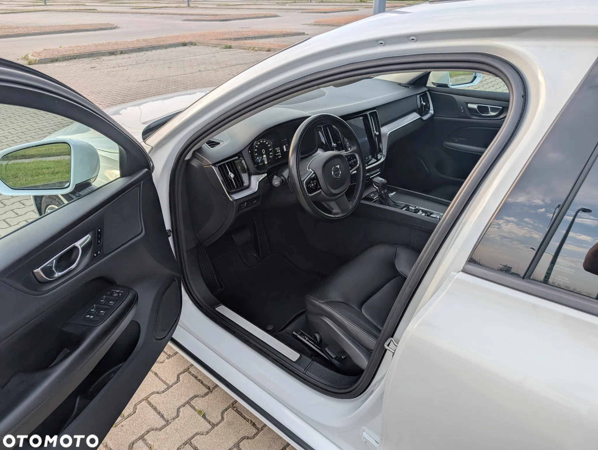 Volvo S60 T6 AWD Momentum Pro - 31