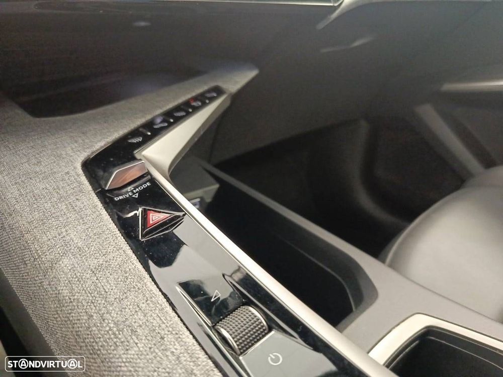 Peugeot 3008 1.2 Hybrid Allure e-DCS6 - 19
