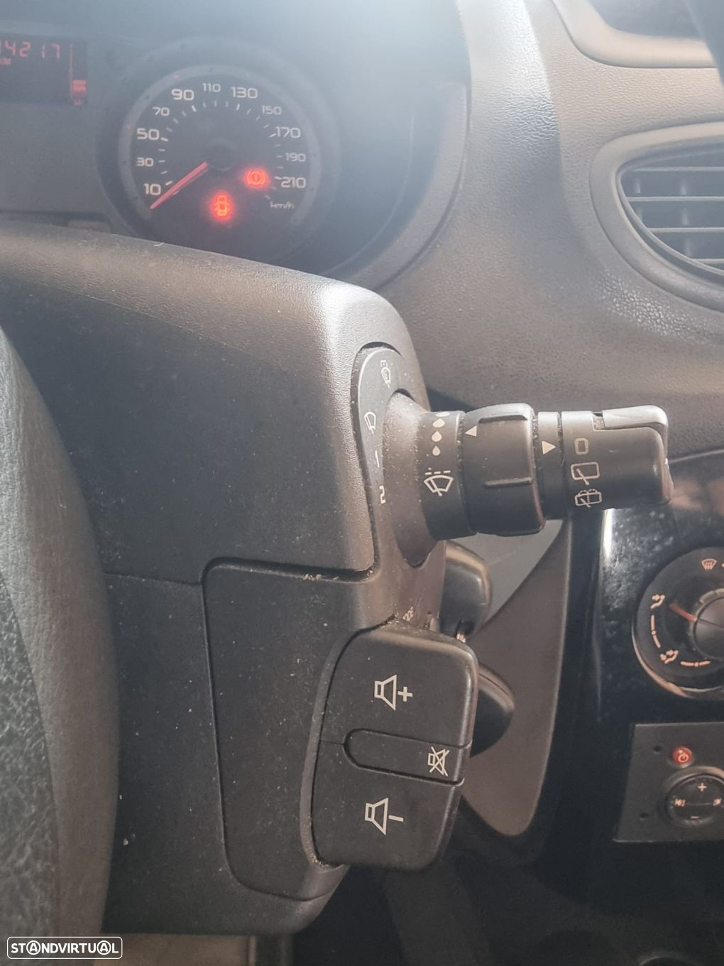 Renault Clio 1.2 16V Confort - 16