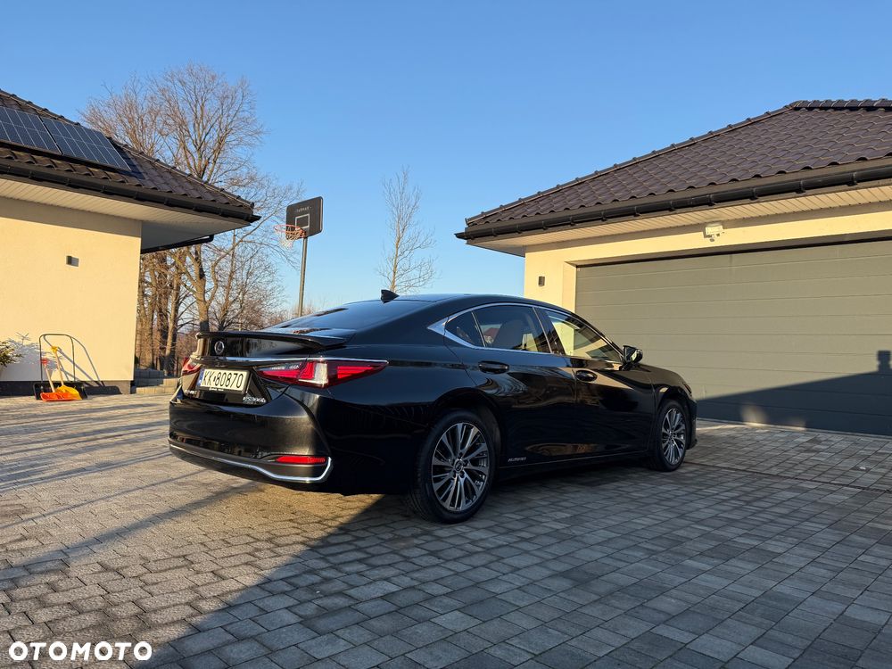 Lexus ES 300h Business Edition - 9