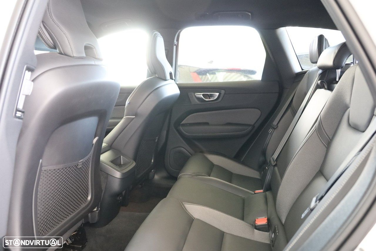 Volvo XC 60 2.0 B4 Plus Dark - 8