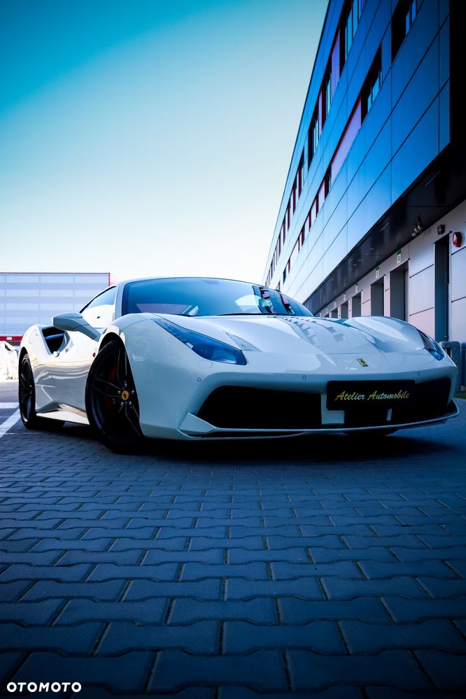 Ferrari 488 - 1