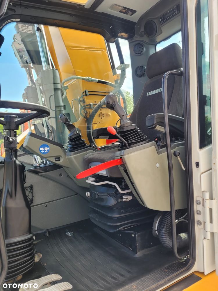 Liebherr A914 compact / ROTOTILT / 8600h / serwisowana / - 24