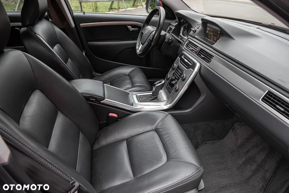 Volvo XC 70 D5 AWD Momentum - 9