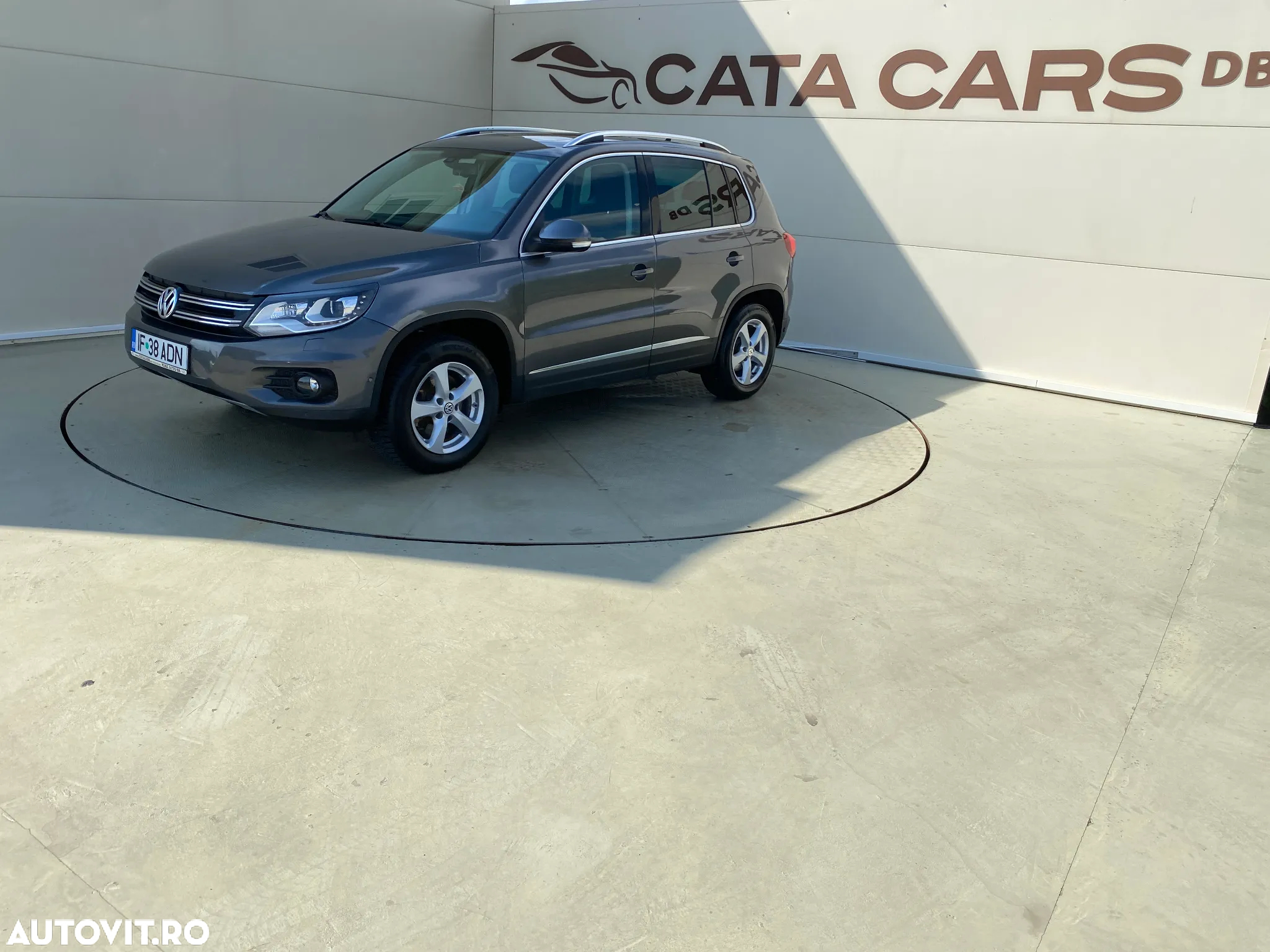 Volkswagen Tiguan 2.0 TDI 4Motion DSG Track & Field - 6
