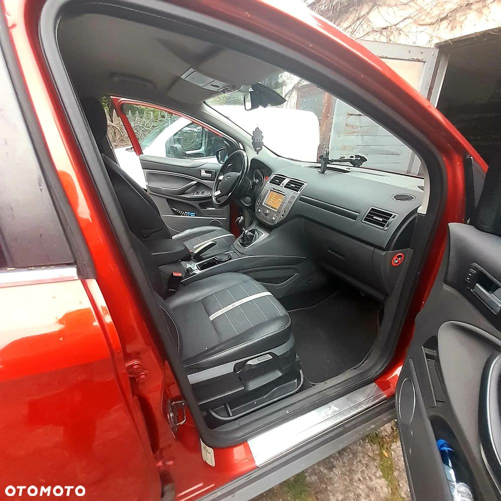 Ford Kuga 2.0 TDCi 2x4 Titanium - 8