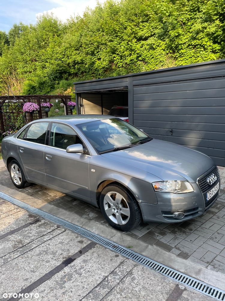 Audi A4 Limousine - 4