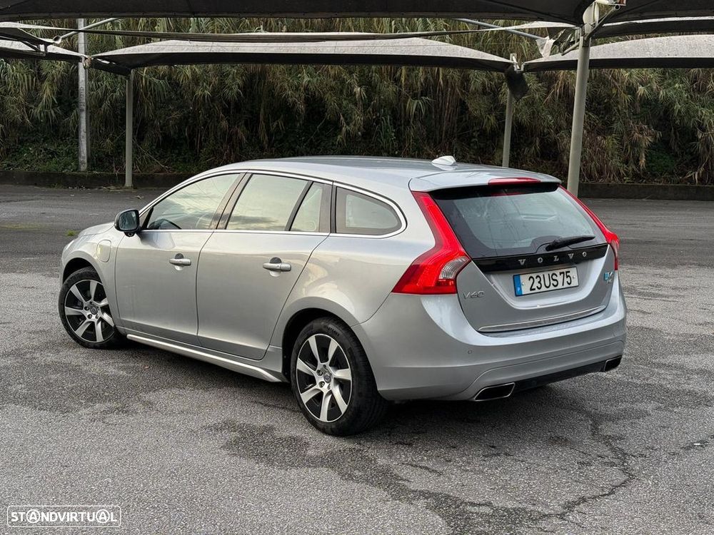 Volvo V60 2.4 D6 R-Design AWD Phev - 4