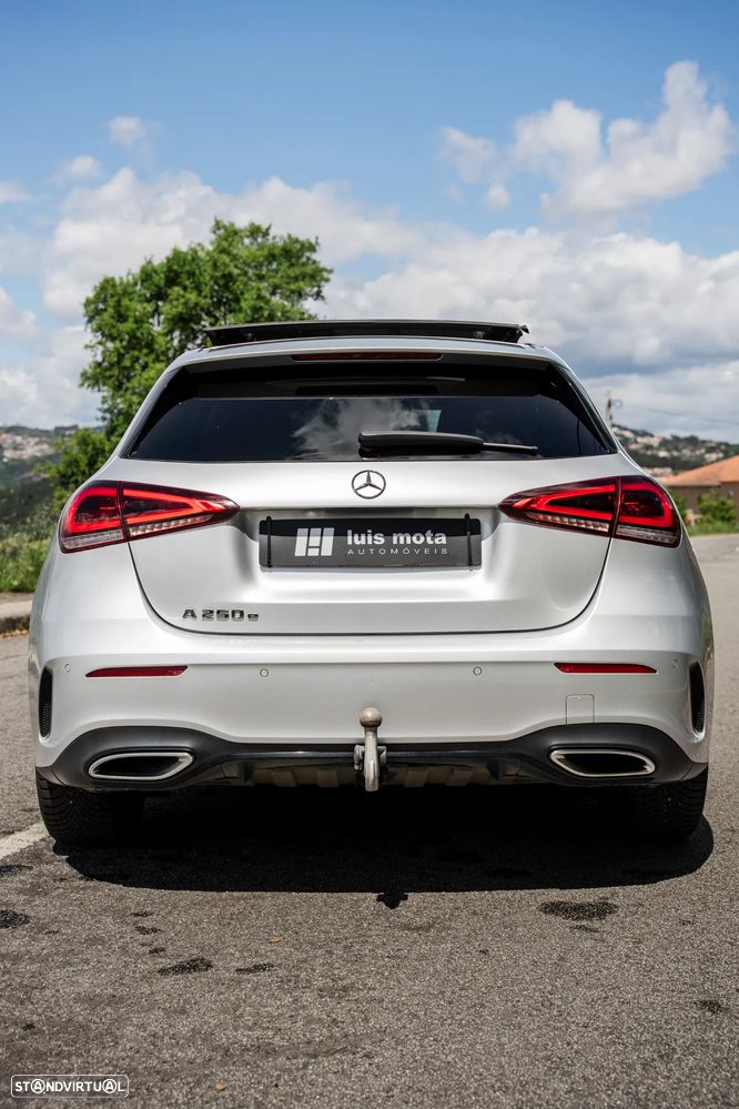 Mercedes-Benz A 250 e 8G-DCT AMG Line - 19