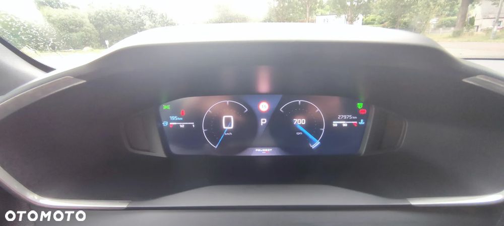 Peugeot 2008 PureTech 130 Allure S&S EAT8 - 22
