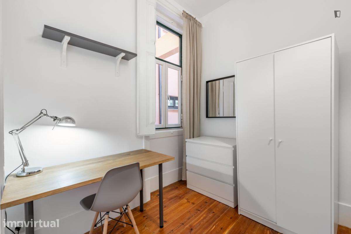 Quarto - localizado em Santos Lisbon - Grande imagem: 4/13