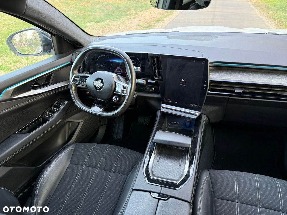 Renault Austral 1.3 TCe mHEV Iconic - 17