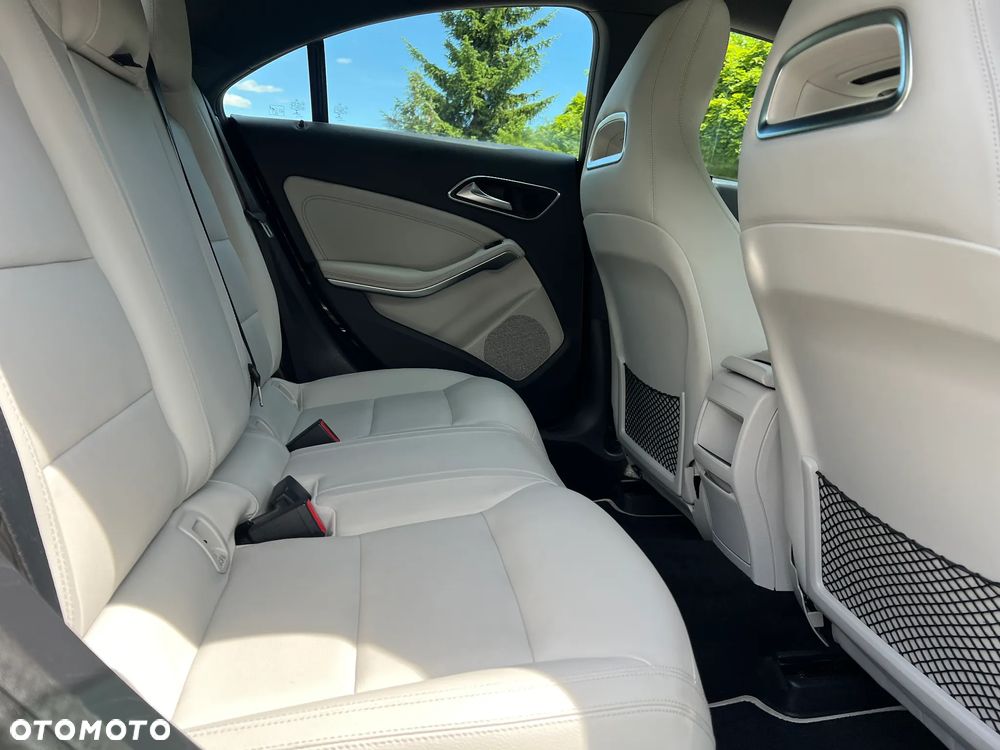 Mercedes-Benz CLA 200 Urban - 19