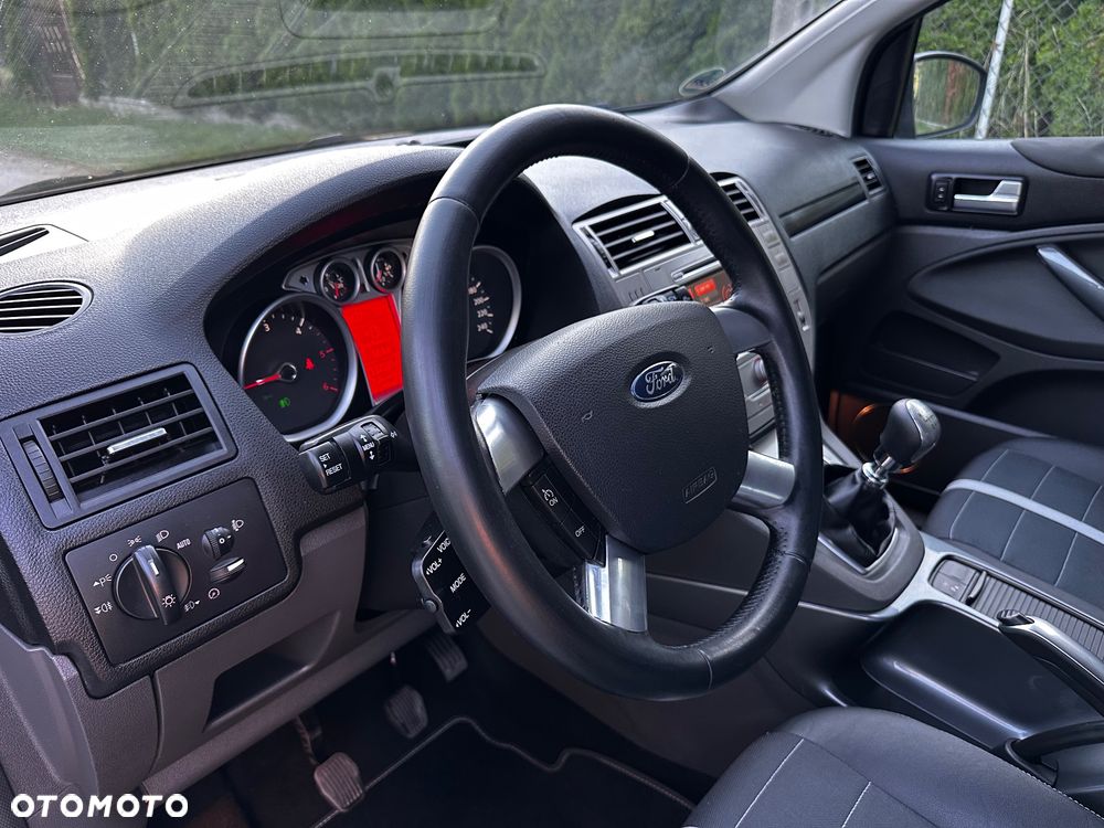 Ford Kuga 2.0 TDCi 2x4 Titanium - 28