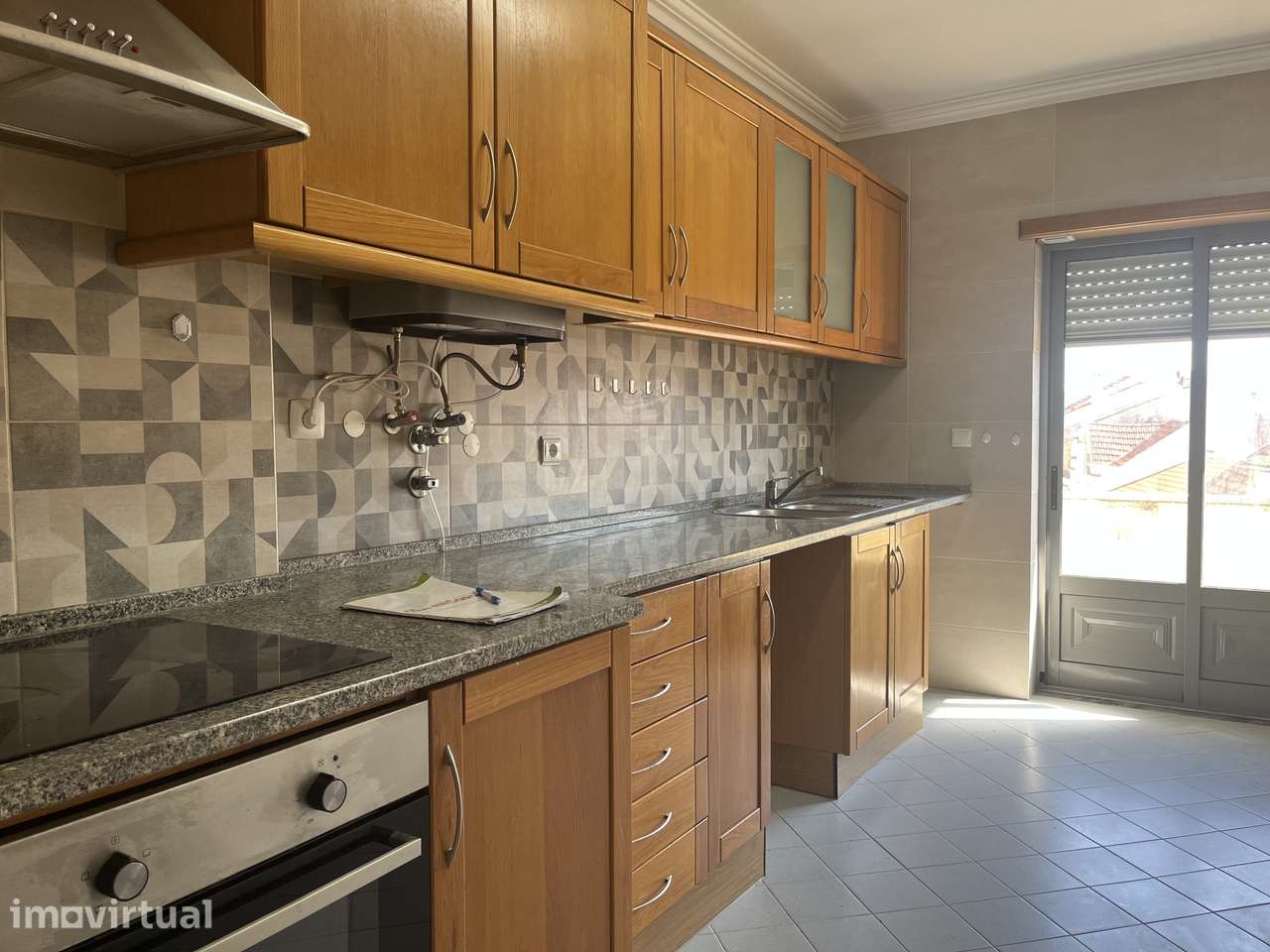 Apartamento T3 | Centro do Bombarral c/ Varanda e 2 Lugares de Garagem - Grande imagem: 4/29