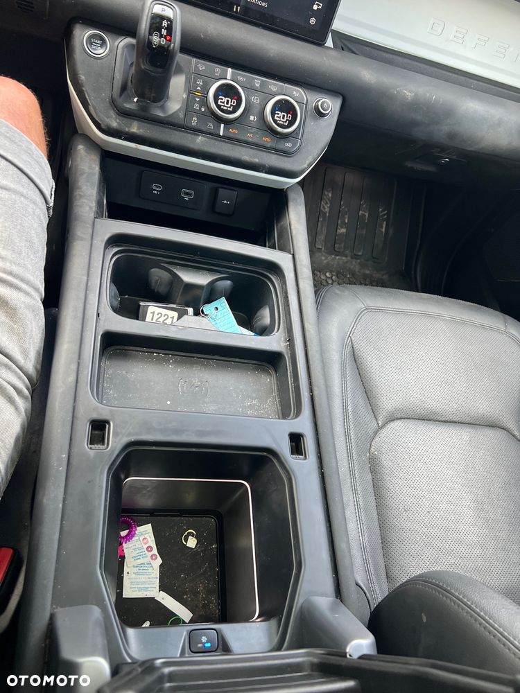 Land Rover Defender 110 P300 - 21
